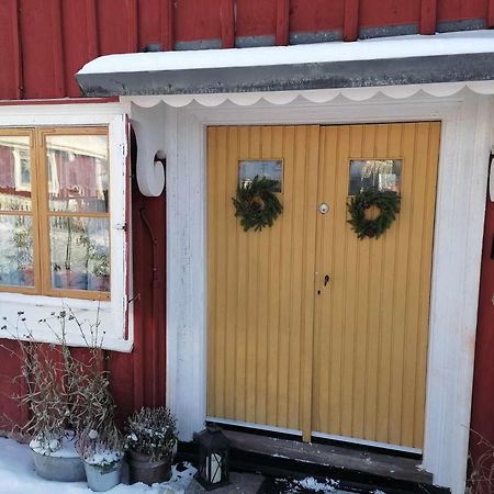 Rustik Stuga Med Lantlig Kaensla Naera Oerebro City Örebro Exterior foto