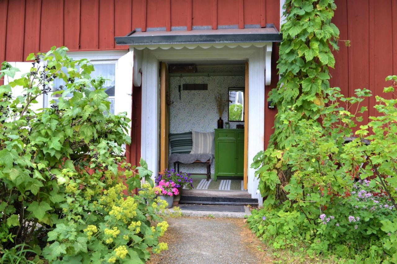 Rustik Stuga Med Lantlig Kaensla Naera Oerebro City Örebro Exterior foto