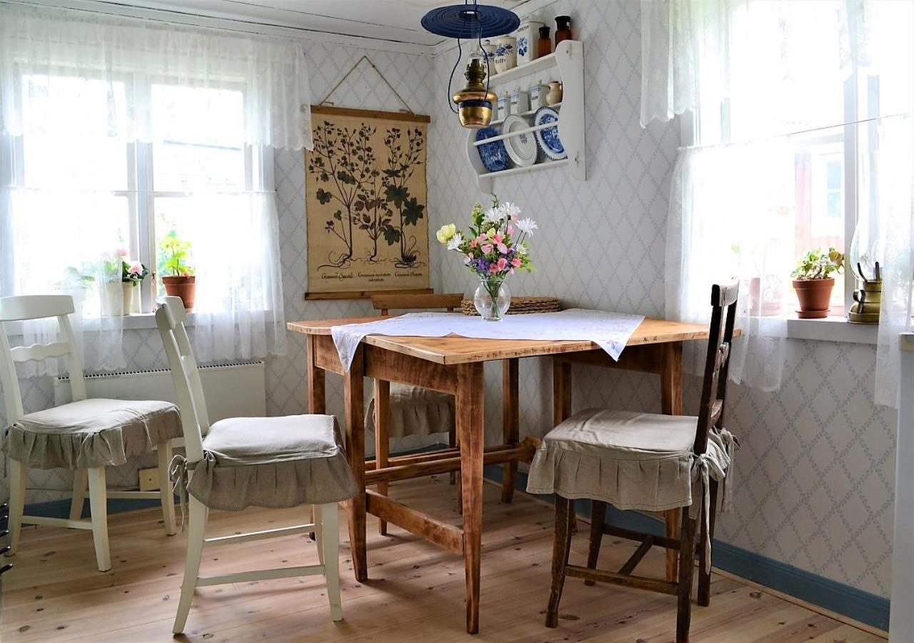 Rustik Stuga Med Lantlig Kaensla Naera Oerebro City Örebro Exterior foto