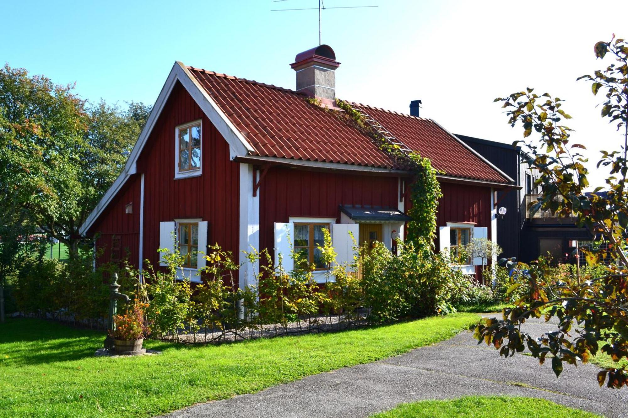 Rustik Stuga Med Lantlig Kaensla Naera Oerebro City Örebro Exterior foto
